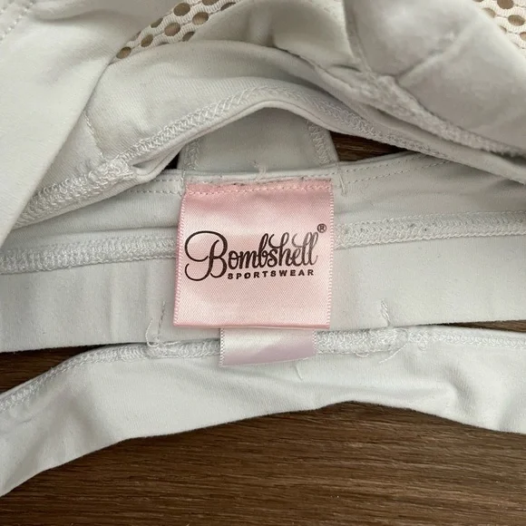 💣🔥Bombshell Sportswear Butterfly Sports Bra — White - Picture 7 of 7